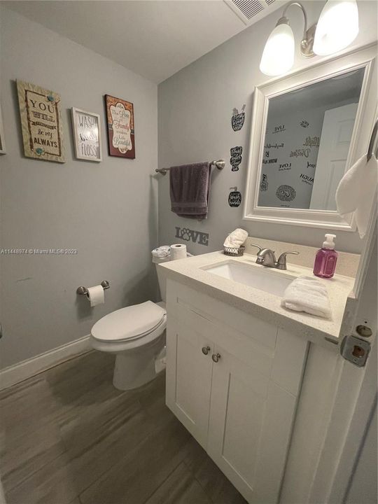 最近售出: $189,900 (1 贝兹, 1 浴室, 800 平方英尺)