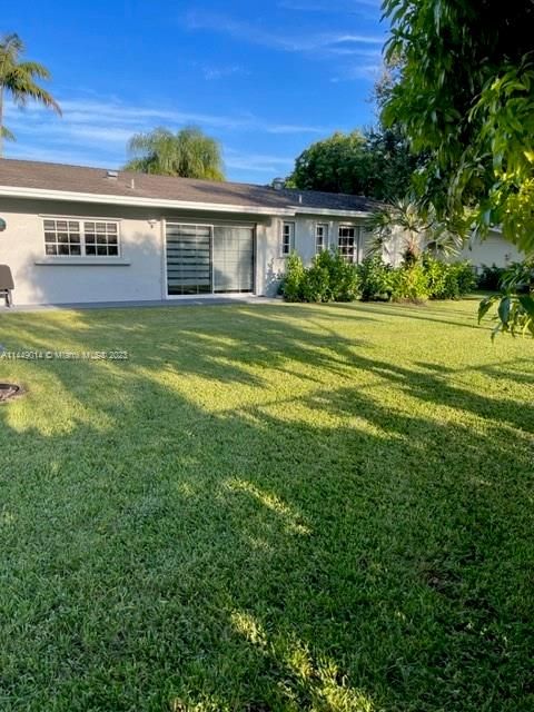 Recently Sold: $875,000 (4 beds, 2 baths, 2020 Square Feet)