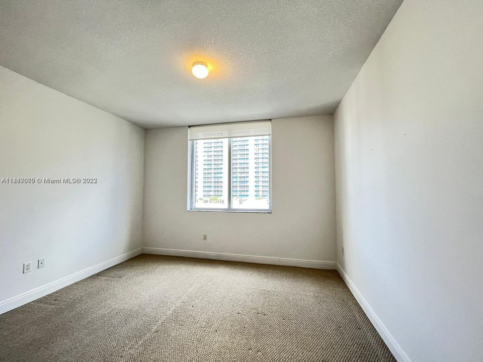 Recently Sold: $480,000 (1 beds, 1 baths, 963 Square Feet)