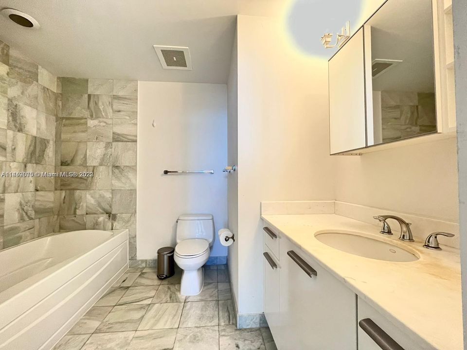 Recently Sold: $480,000 (1 beds, 1 baths, 963 Square Feet)