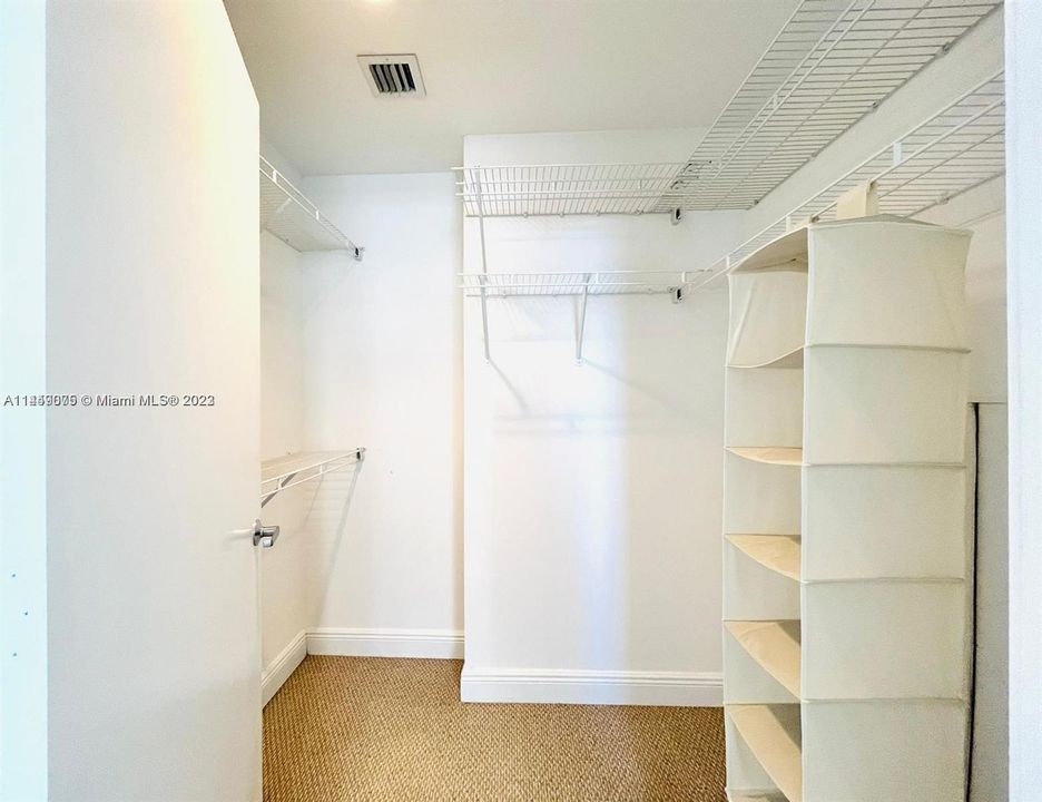 Recently Sold: $480,000 (1 beds, 1 baths, 963 Square Feet)