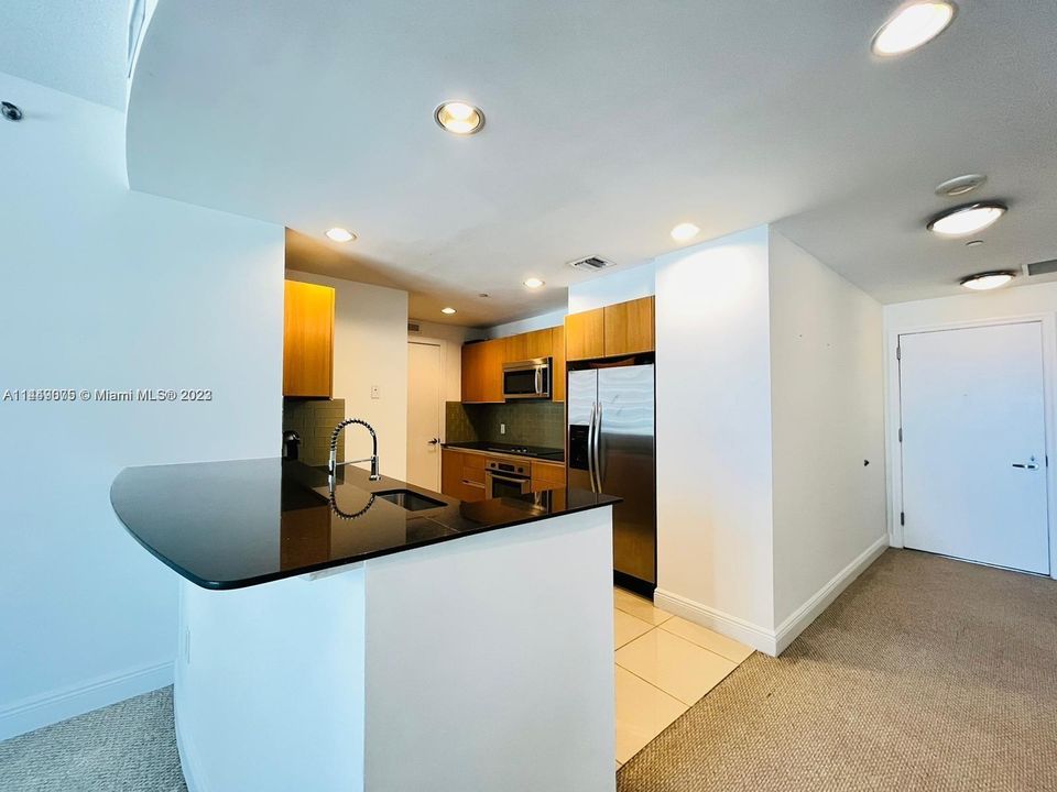 Recently Sold: $480,000 (1 beds, 1 baths, 963 Square Feet)