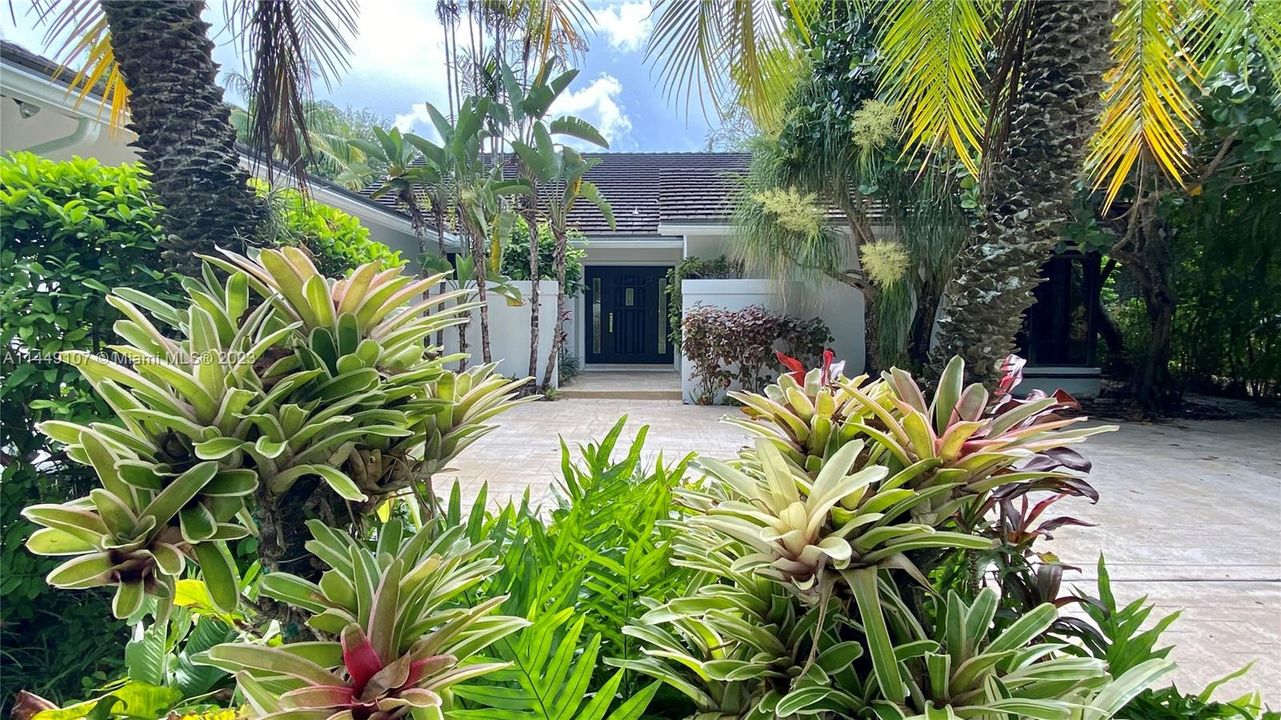 Недавно продано: $1,799,800 (4 спален, 2 ванн, 2853 Квадратных фут)