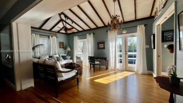 最近租的: $4,700 (3 贝兹, 1 浴室, 1250 平方英尺)