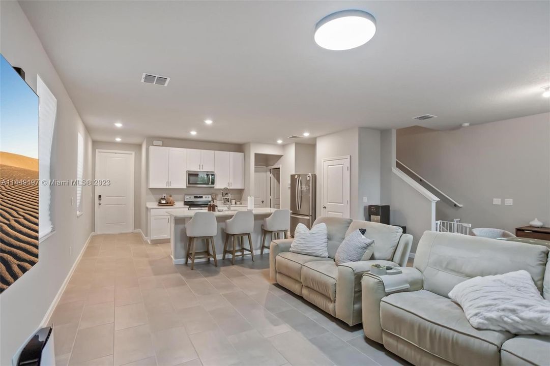 Vendido Recientemente: $469,900 (3 camas, 2 baños, 1758 Pies cuadrados)