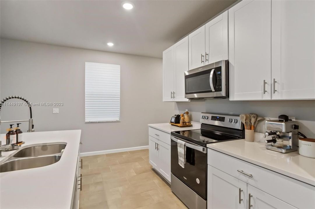 Vendido Recientemente: $469,900 (3 camas, 2 baños, 1758 Pies cuadrados)