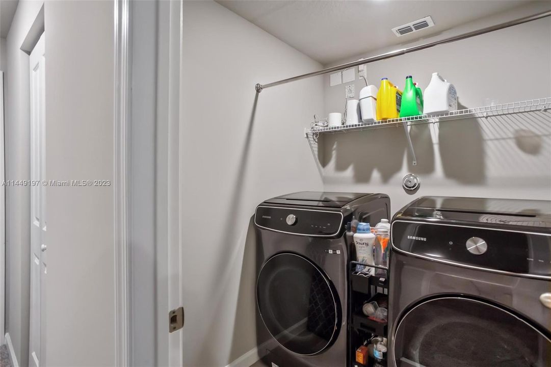 Vendido Recientemente: $469,900 (3 camas, 2 baños, 1758 Pies cuadrados)