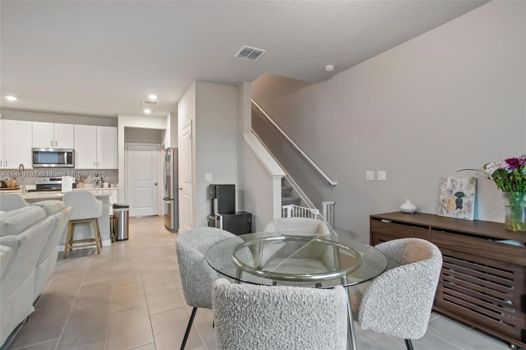 Vendido Recientemente: $469,900 (3 camas, 2 baños, 1758 Pies cuadrados)