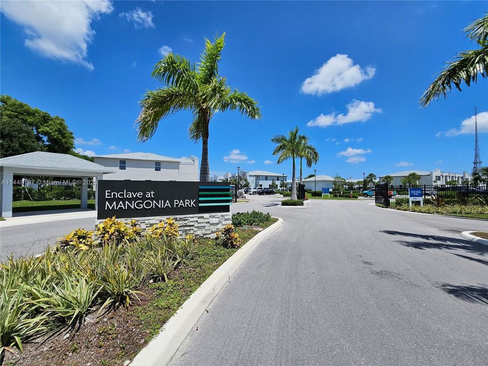 Vendido Recientemente: $469,900 (3 camas, 2 baños, 1758 Pies cuadrados)