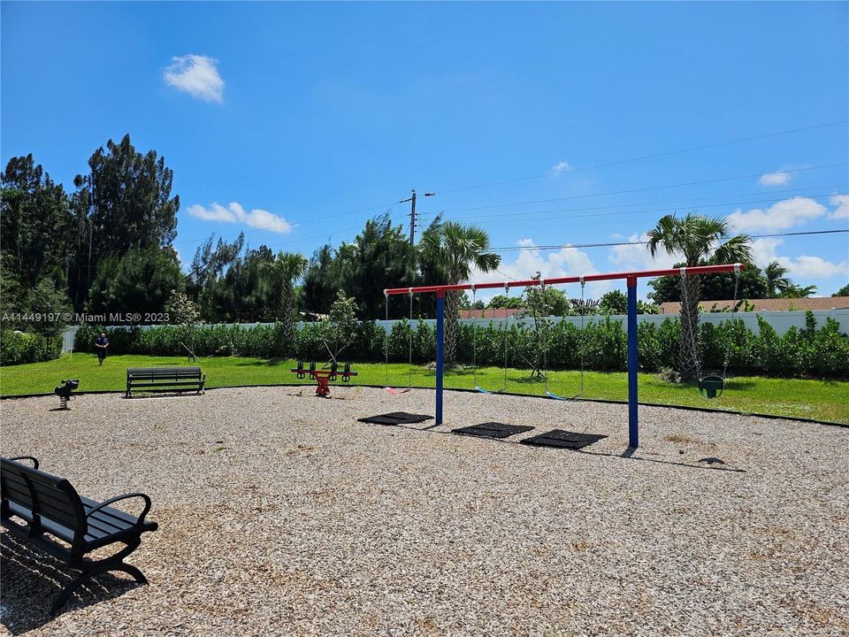 Vendido Recientemente: $469,900 (3 camas, 2 baños, 1758 Pies cuadrados)