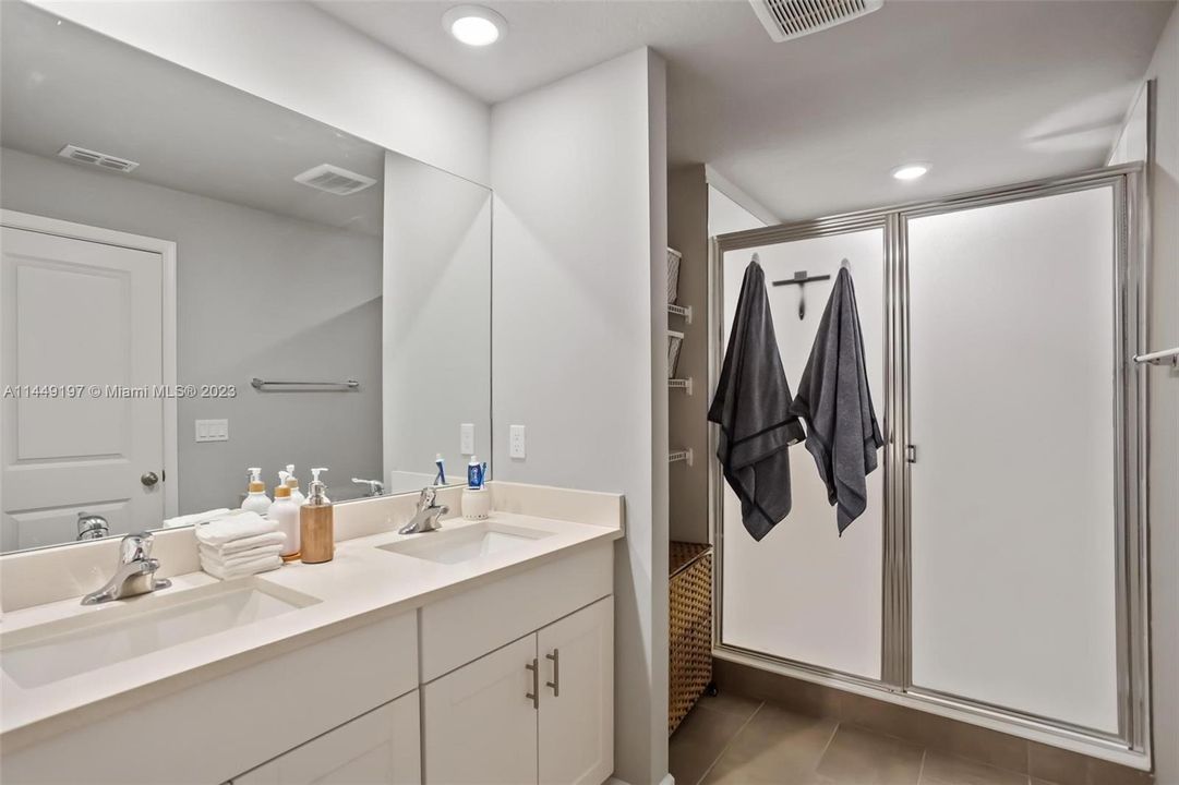 Vendido Recientemente: $469,900 (3 camas, 2 baños, 1758 Pies cuadrados)