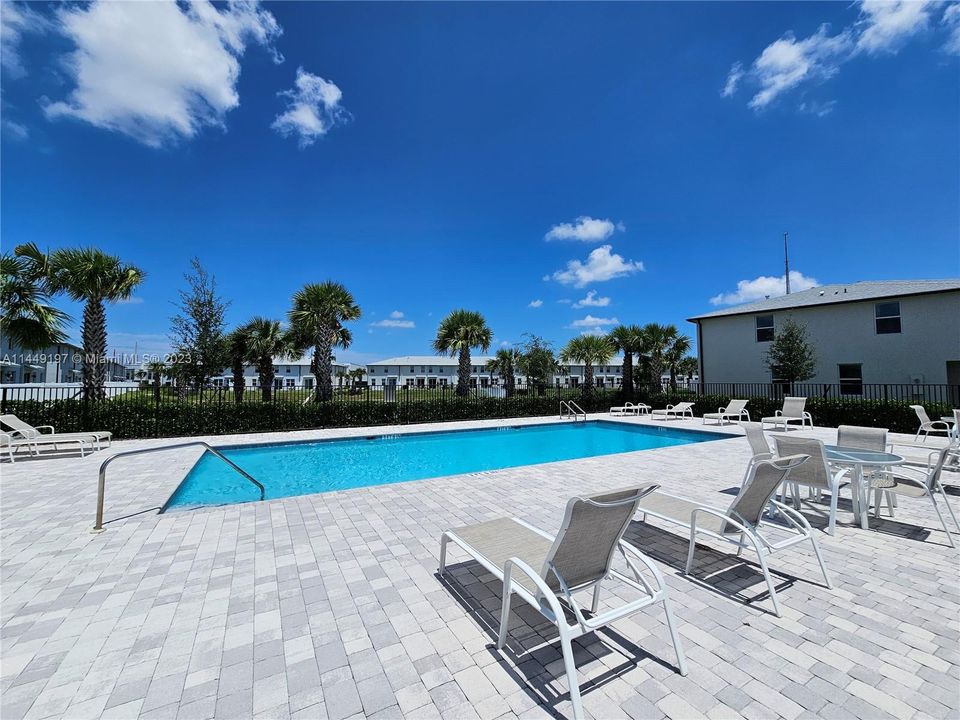 Vendido Recientemente: $469,900 (3 camas, 2 baños, 1758 Pies cuadrados)