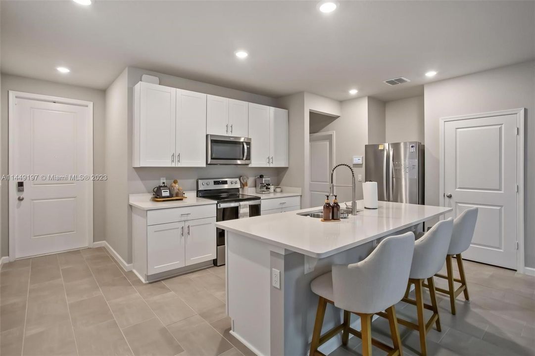 Vendido Recientemente: $469,900 (3 camas, 2 baños, 1758 Pies cuadrados)