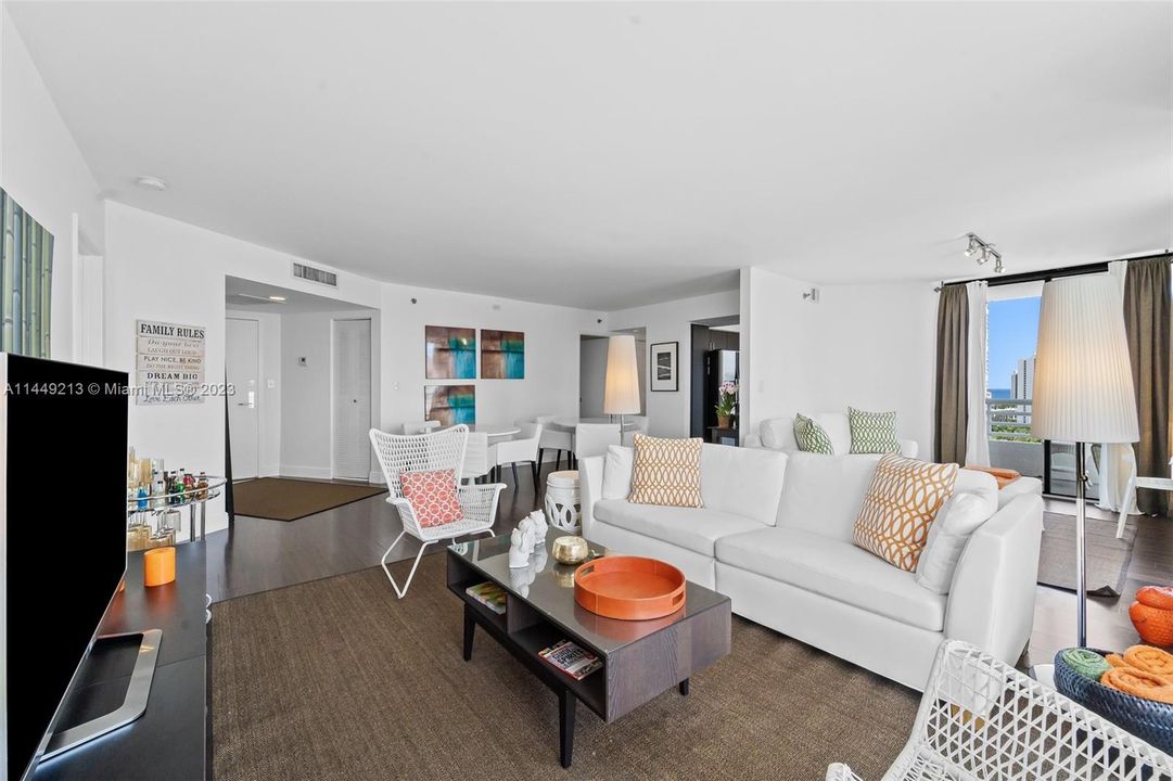 Recently Sold: $575,000 (2 beds, 2 baths, 1181 Square Feet)