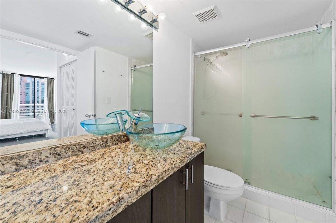 Recently Sold: $575,000 (2 beds, 2 baths, 1181 Square Feet)