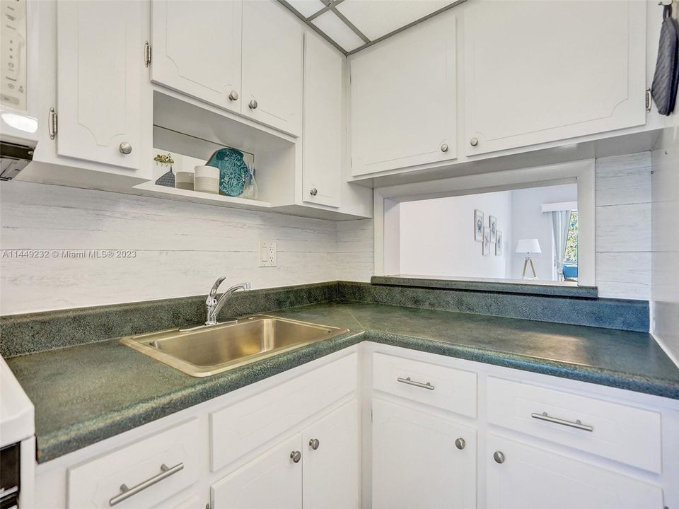 Recently Sold: $160,000 (1 beds, 1 baths, 672 Square Feet)