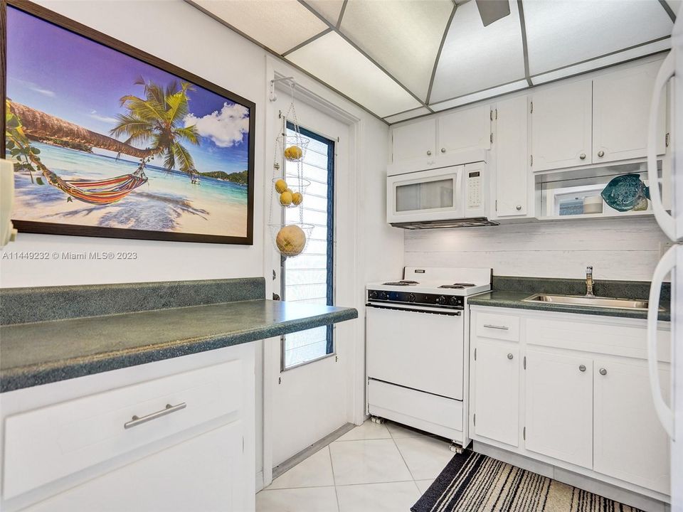 Recently Sold: $160,000 (1 beds, 1 baths, 672 Square Feet)