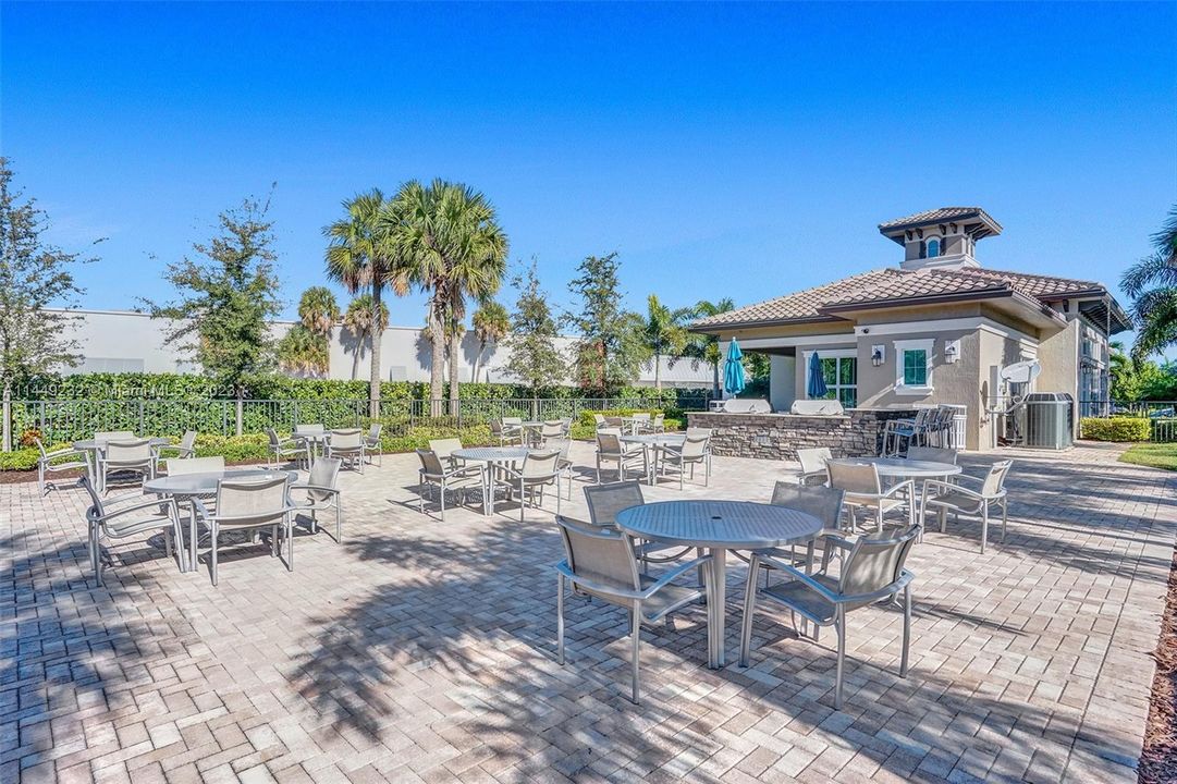 Recently Sold: $160,000 (1 beds, 1 baths, 672 Square Feet)