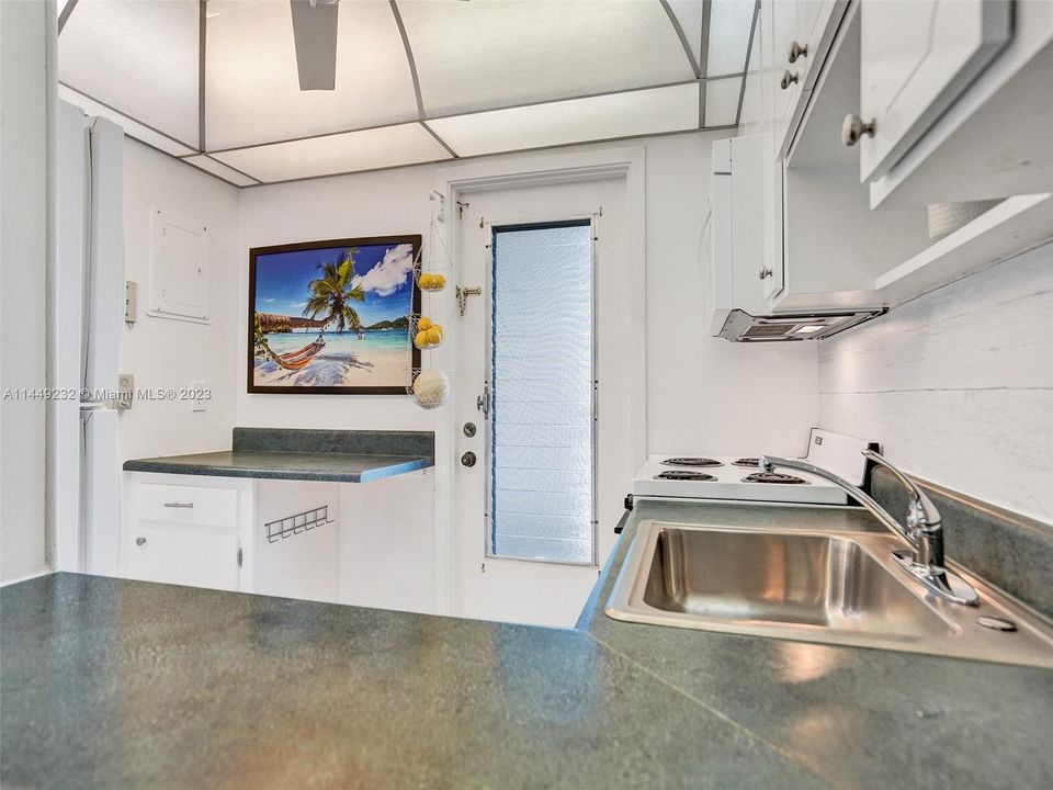 Recently Sold: $160,000 (1 beds, 1 baths, 672 Square Feet)