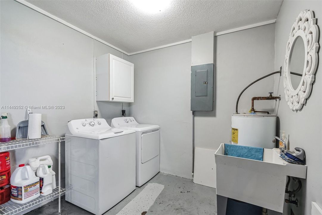 Vendido Recientemente: $368,000 (3 camas, 2 baños, 1525 Pies cuadrados)