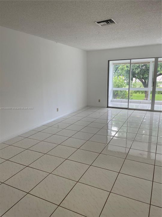 Recently Rented: $1,800 (2 beds, 2 baths, 1021 Square Feet)