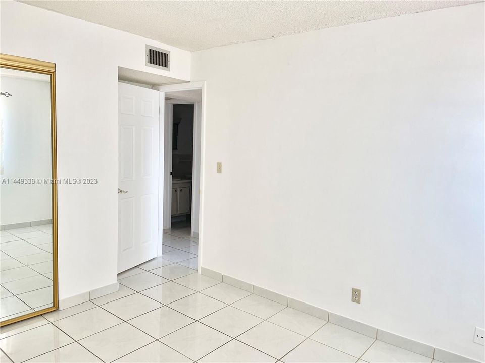 For Sale: $160,000 (2 beds, 1 baths, 650 Square Feet)