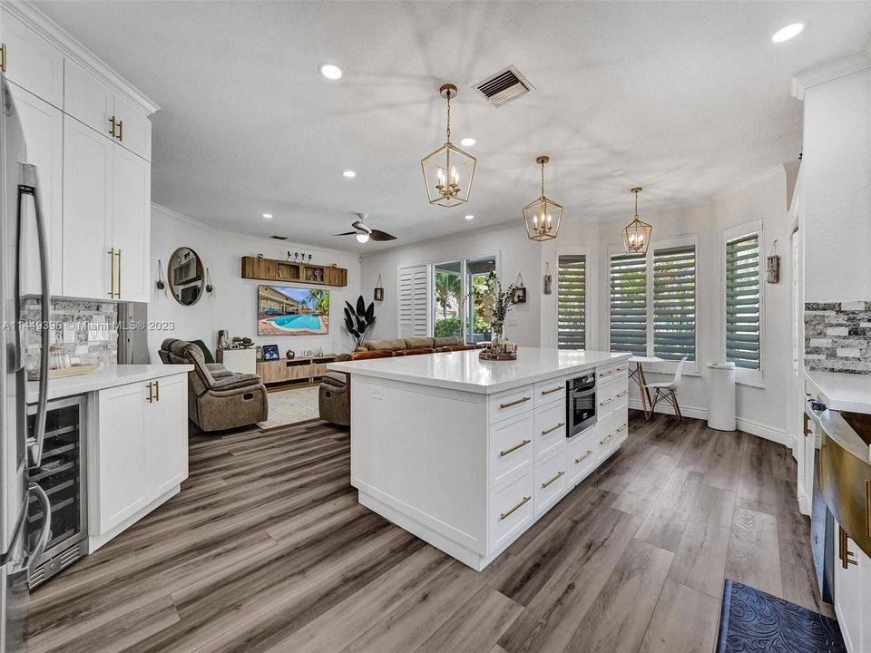 Recently Sold: $1,050,000 (5 beds, 3 baths, 3375 Square Feet)