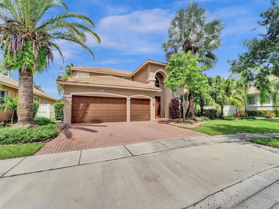 Recently Sold: $1,050,000 (5 beds, 3 baths, 3375 Square Feet)