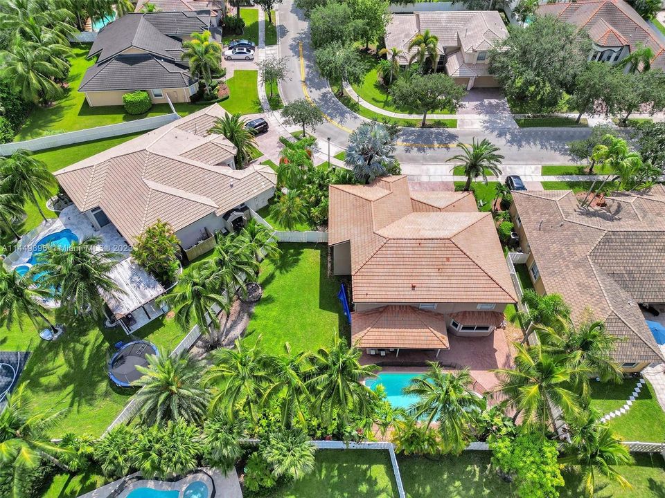 Recently Sold: $1,050,000 (5 beds, 3 baths, 3375 Square Feet)