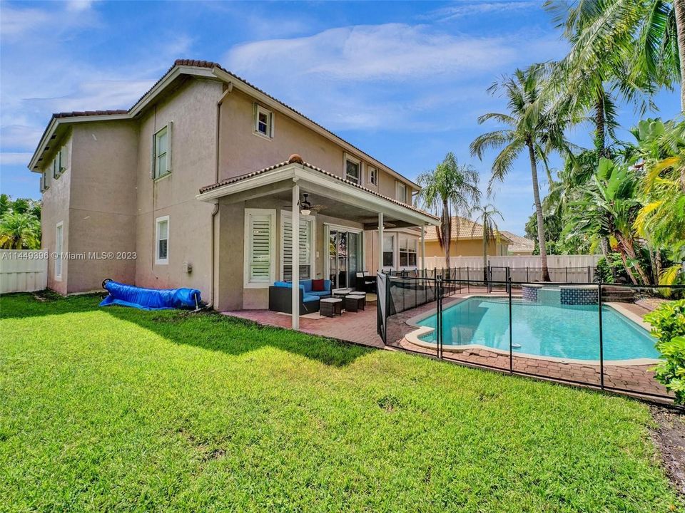 Recently Sold: $1,050,000 (5 beds, 3 baths, 3375 Square Feet)