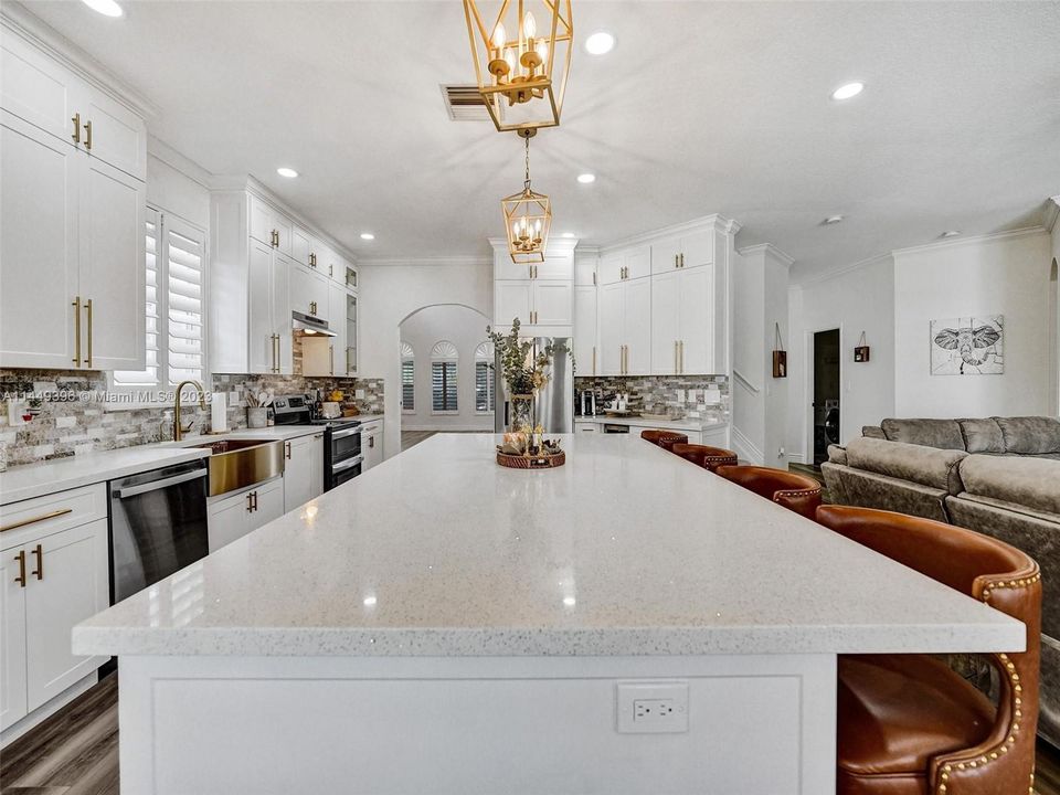 Recently Sold: $1,050,000 (5 beds, 3 baths, 3375 Square Feet)
