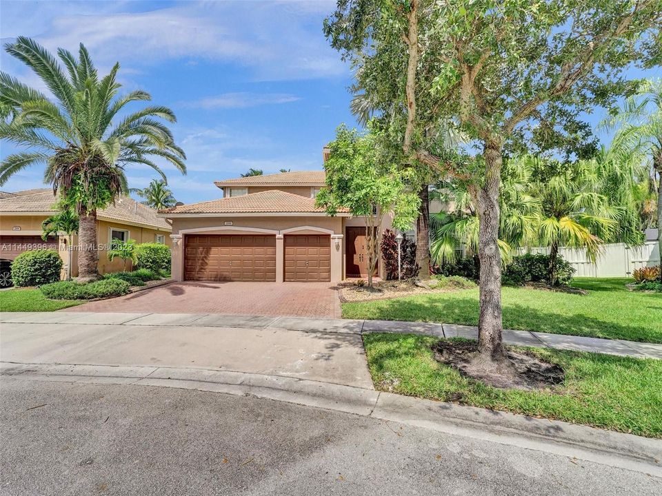 Recently Sold: $1,050,000 (5 beds, 3 baths, 3375 Square Feet)