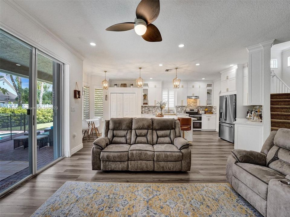 Recently Sold: $1,050,000 (5 beds, 3 baths, 3375 Square Feet)