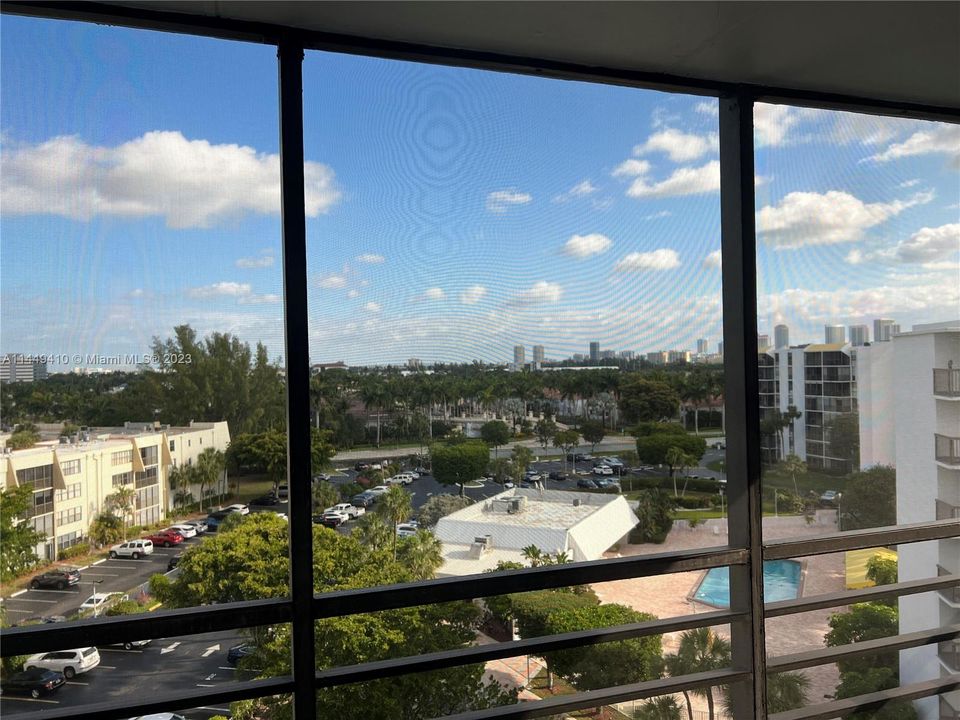 Recently Sold: $239,900 (1 beds, 1 baths, 741 Square Feet)