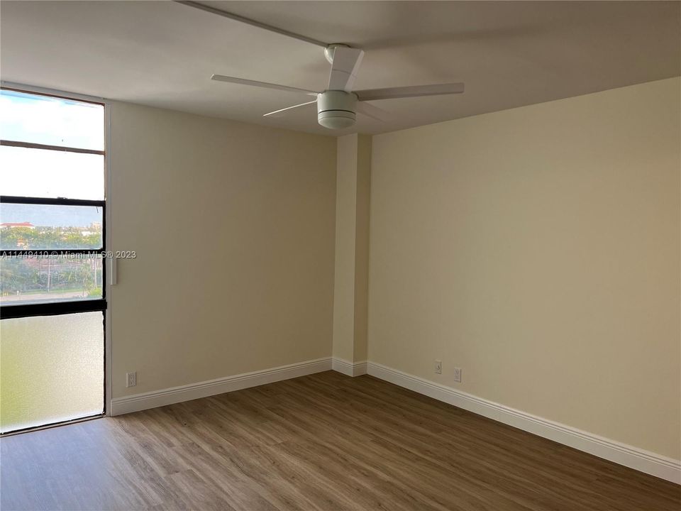 Recently Sold: $239,900 (1 beds, 1 baths, 741 Square Feet)