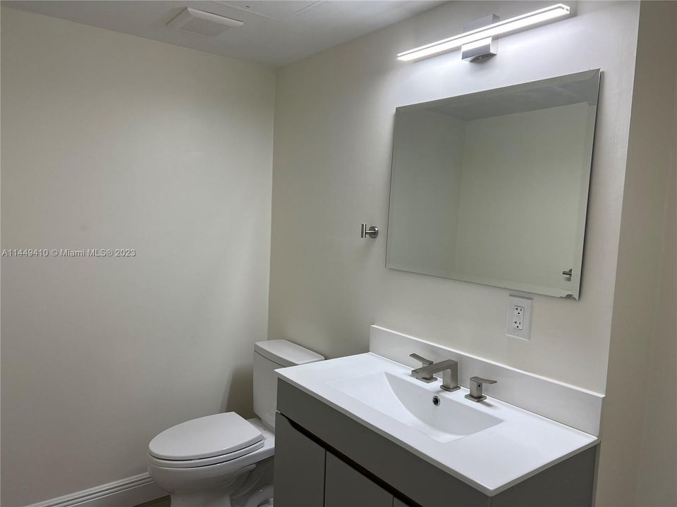 Recently Sold: $239,900 (1 beds, 1 baths, 741 Square Feet)