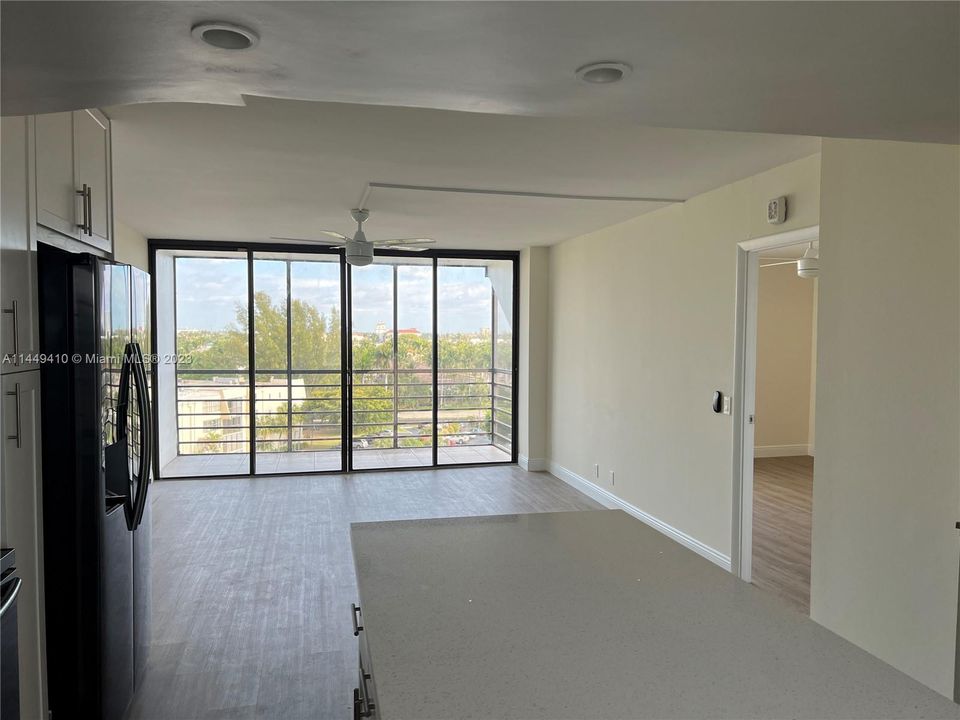 Recently Sold: $239,900 (1 beds, 1 baths, 741 Square Feet)