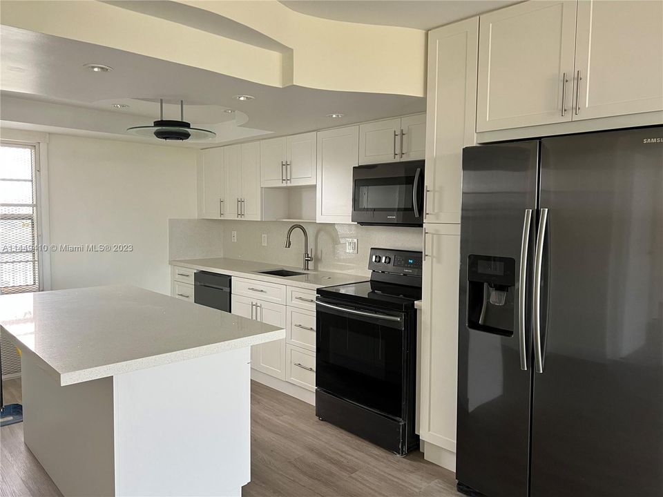 Recently Sold: $239,900 (1 beds, 1 baths, 741 Square Feet)