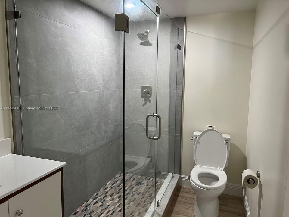 Recently Sold: $239,900 (1 beds, 1 baths, 741 Square Feet)