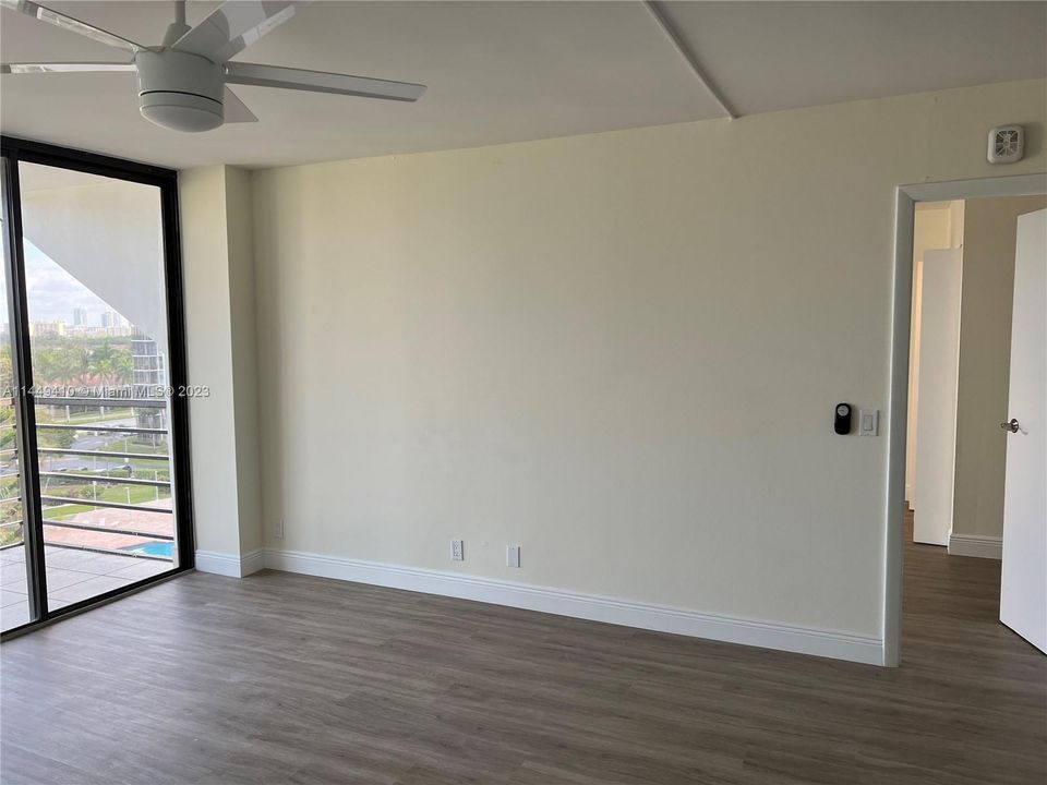 Recently Sold: $239,900 (1 beds, 1 baths, 741 Square Feet)