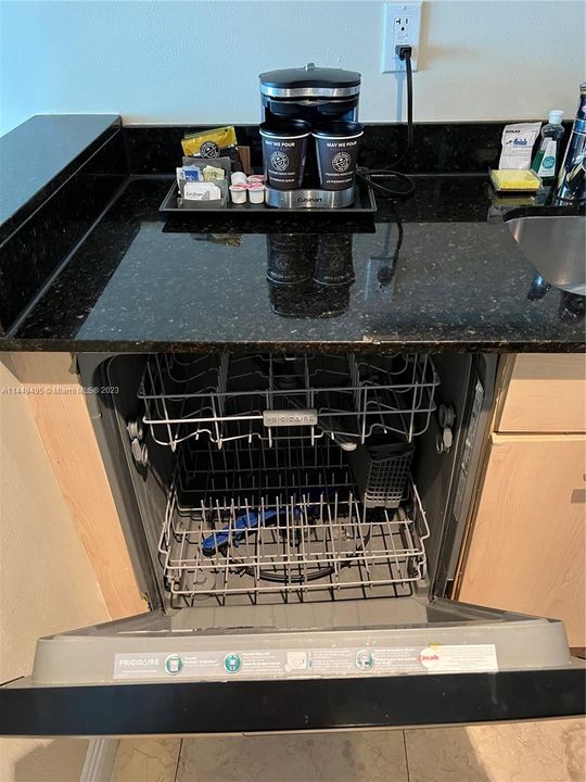 Недавно продано: $183,000 (1 спален, 1 ванн, 586 Квадратных фут)