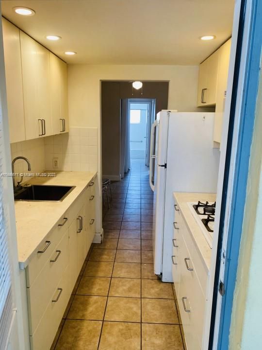 Недавно продано: $219,500 (1 спален, 1 ванн, 630 Квадратных фут)