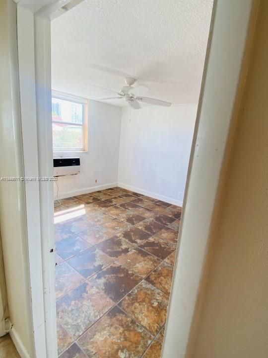 Недавно продано: $219,500 (1 спален, 1 ванн, 630 Квадратных фут)