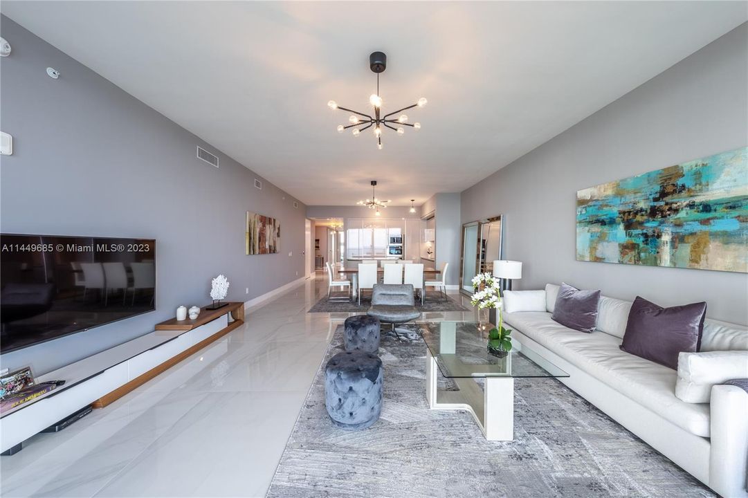 Vendido Recientemente: $4,735,000 (3 camas, 5 baños, 2468 Pies cuadrados)