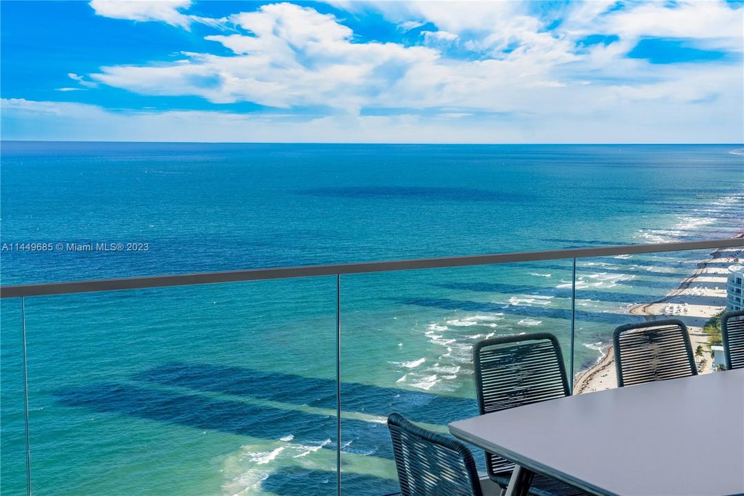 Vendido Recientemente: $4,735,000 (3 camas, 5 baños, 2468 Pies cuadrados)