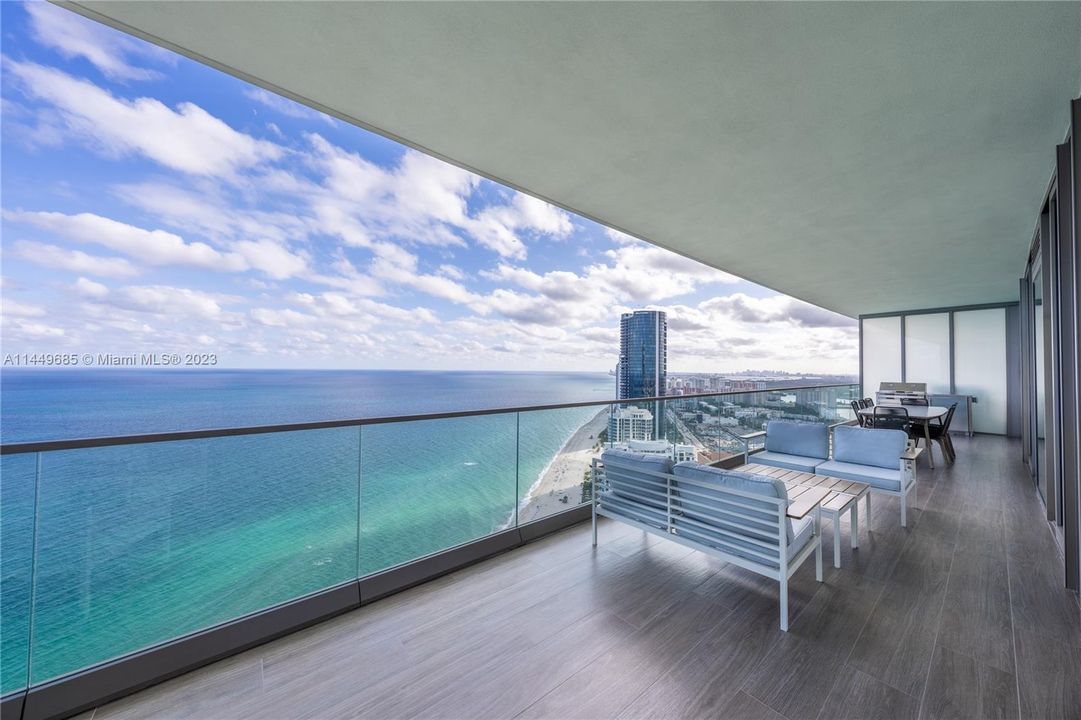 Vendido Recientemente: $4,735,000 (3 camas, 5 baños, 2468 Pies cuadrados)