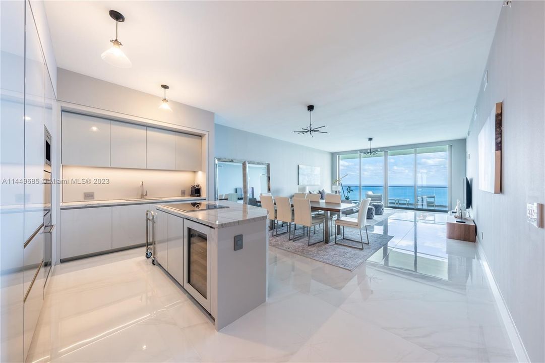 Vendido Recientemente: $4,735,000 (3 camas, 5 baños, 2468 Pies cuadrados)