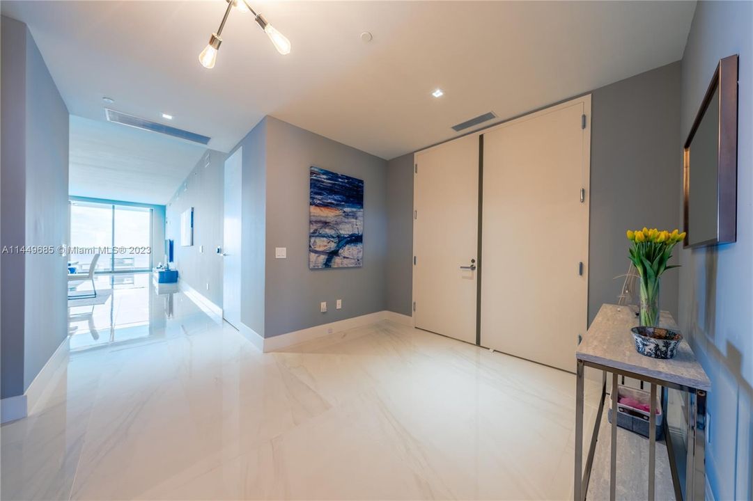 Vendido Recientemente: $4,735,000 (3 camas, 5 baños, 2468 Pies cuadrados)