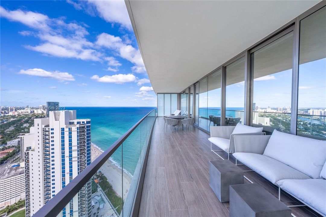 Vendido Recientemente: $4,735,000 (3 camas, 5 baños, 2468 Pies cuadrados)