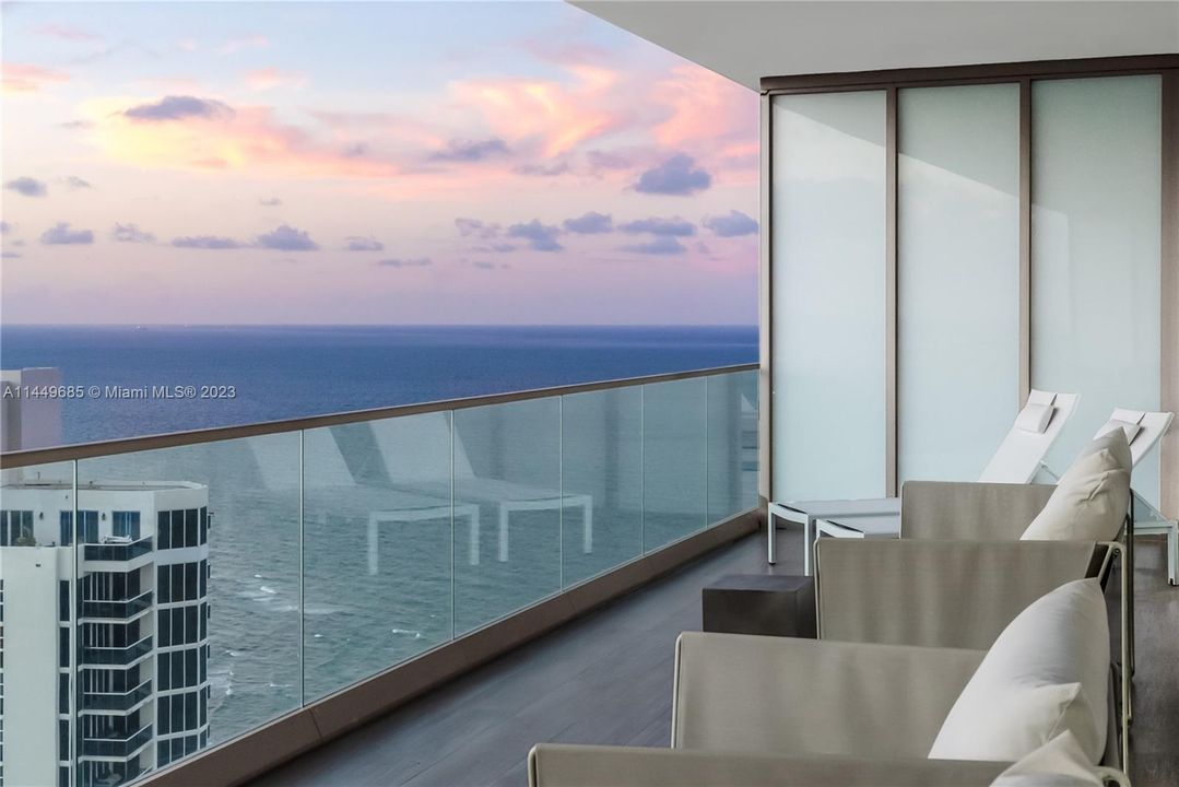 Vendido Recientemente: $4,735,000 (3 camas, 5 baños, 2468 Pies cuadrados)